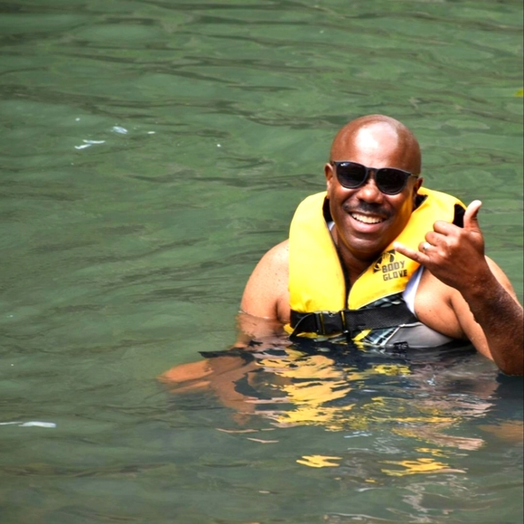 Meet your Posher, Manny - Picture 14 of 16